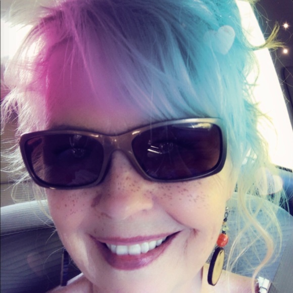 Meet your posher! - Picture 5 of 8